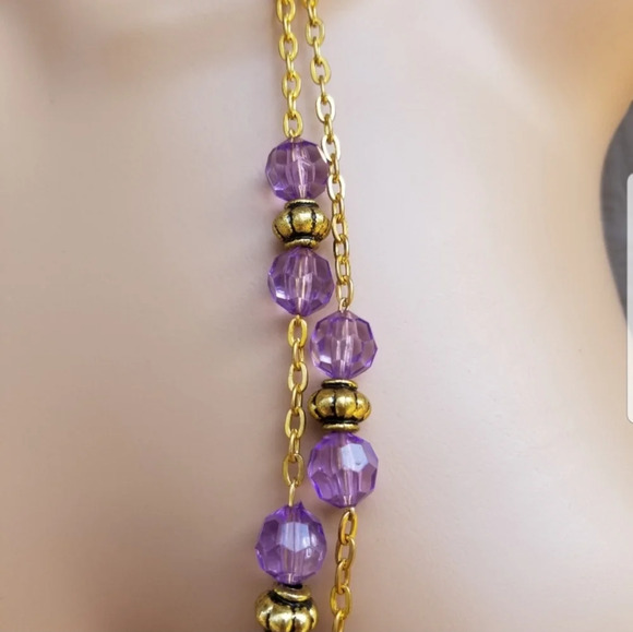 VINTAGE LAYERED GOLDTONED & PURPLE BEAD ORNATE NECKLACE - Picture 3 of 5